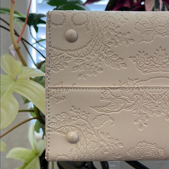 🎃👻Betsey Johnson 👻🎃Cream Tote Bag w/ Studded Detailing Clutch Inside NWT - Picture 9 of 15